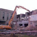 Wyburzenie budynku przemysłowego w Bardo